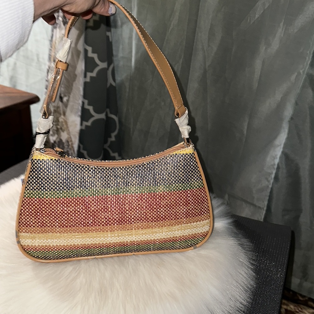 (NWT) BLU New York woven handbag in an iridescence color, 10x5"